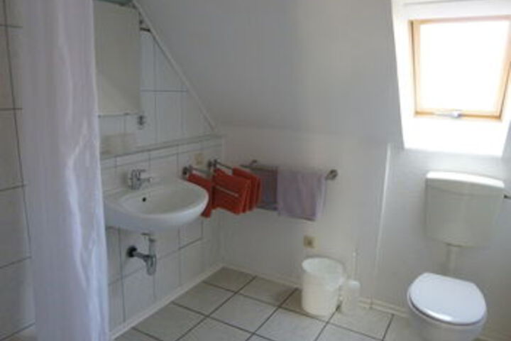 Room 4 of 32