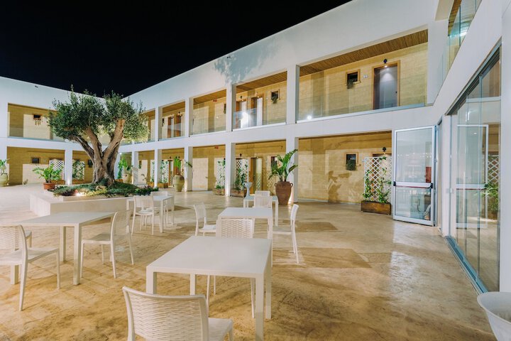 Hotel Exterior 78 of 89