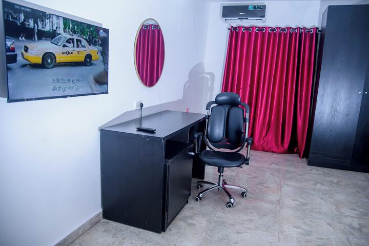 Room 10 of 32