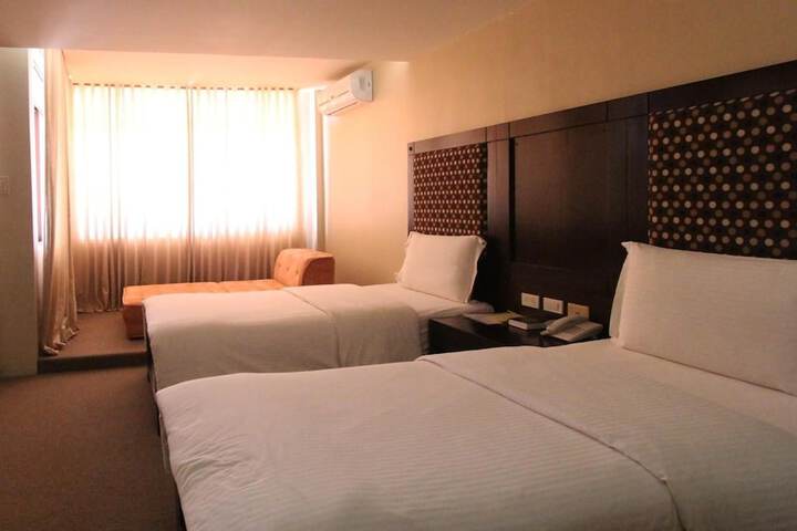 Room 6 of 51