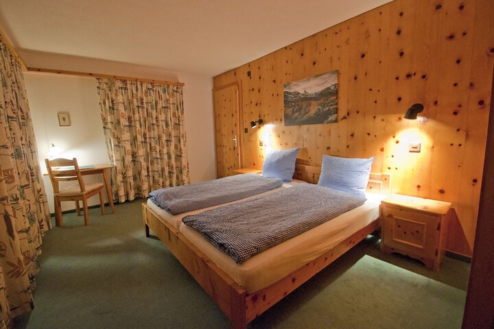 Room 22 of 166