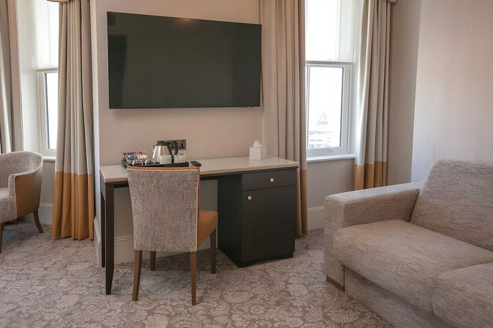 Room 28 of 192