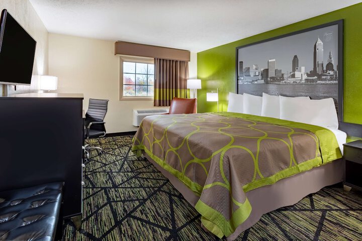 1 King Bed (3 of 6)