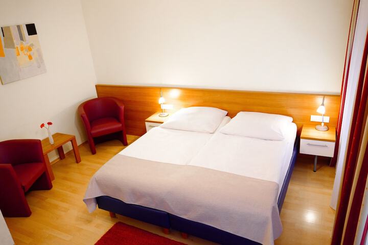 Room 23 of 38
