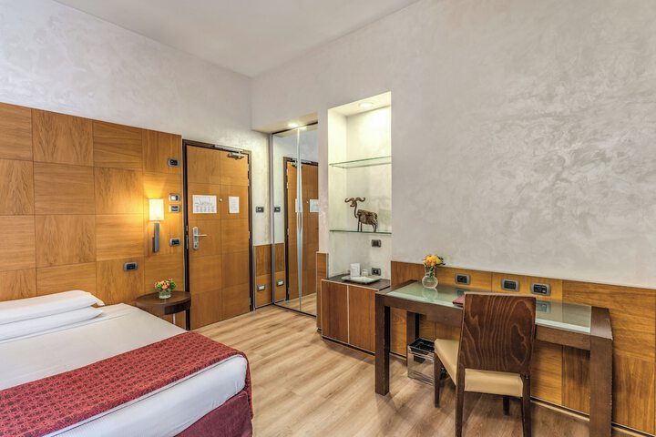 Room 42 of 106