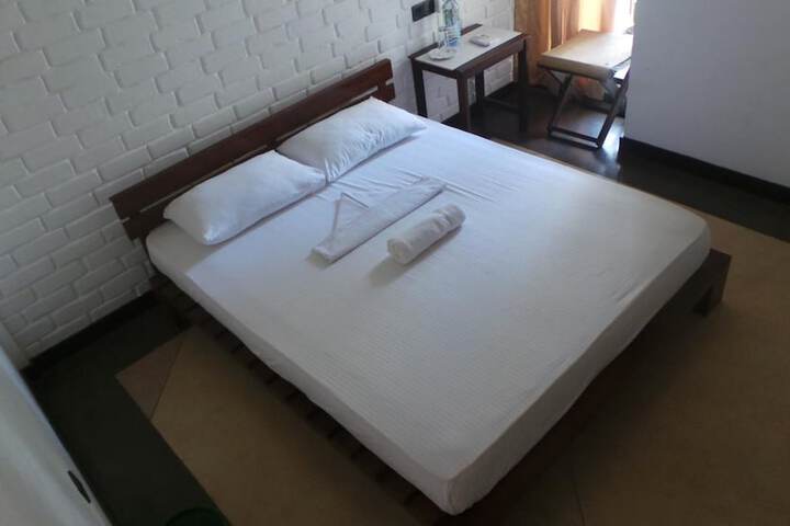 Room 2 of 18