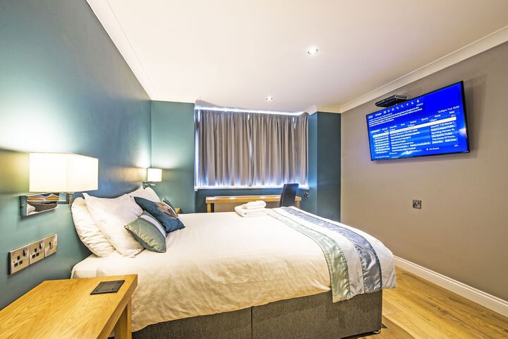 Room 4 of 24