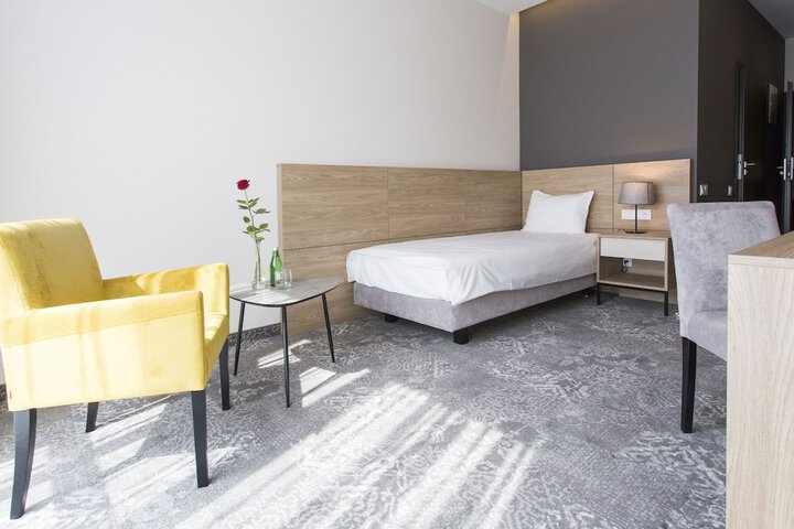 Room 4 of 32