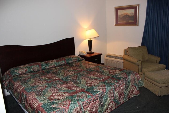 EXECUTIVE INN