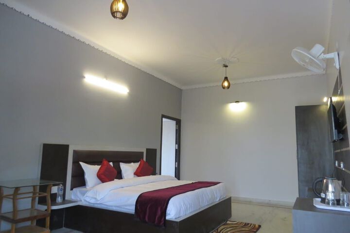 Room 12 of 13