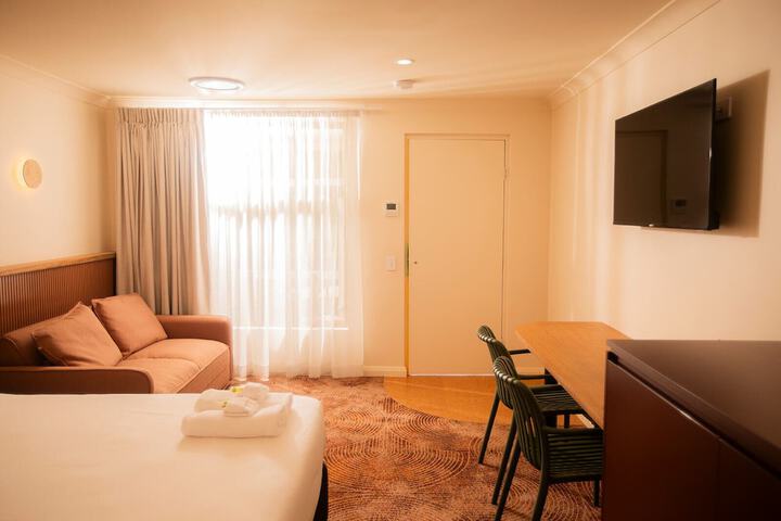 Room 8 of 144