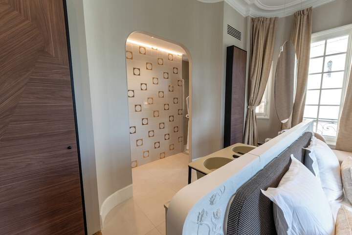 Room 46 of 73