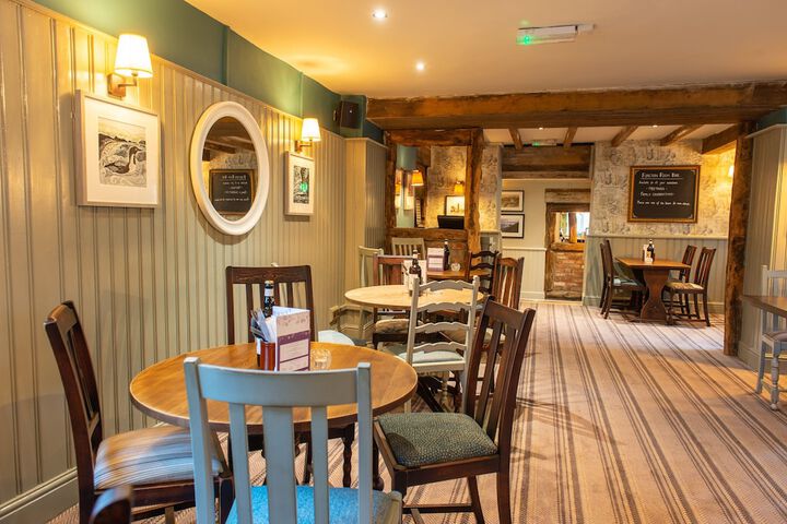 Dining 32 of 55