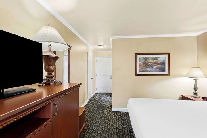 Room 10 of 34