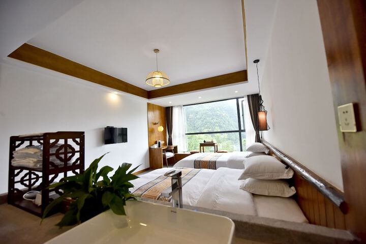 Room 28 of 153