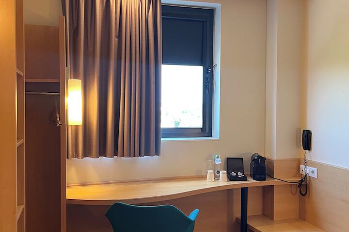 Room 12 of 98