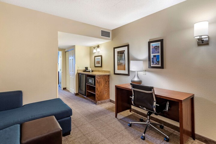 Standard Room, King or Two Doubles (1 of 4)