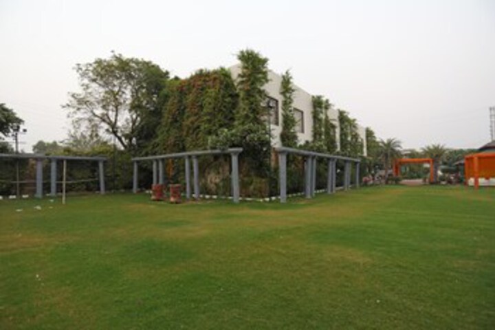 OYO 10343 Hotel Heera Foods