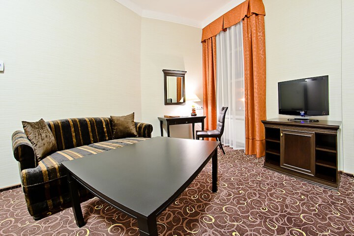 Room 5 of 71