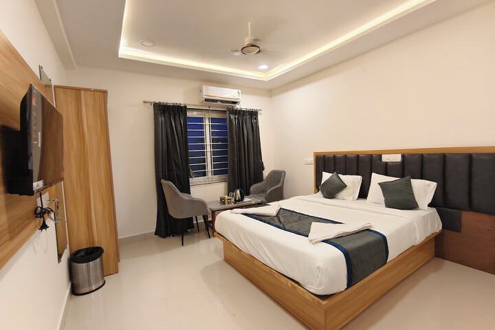 Room 3 of 12