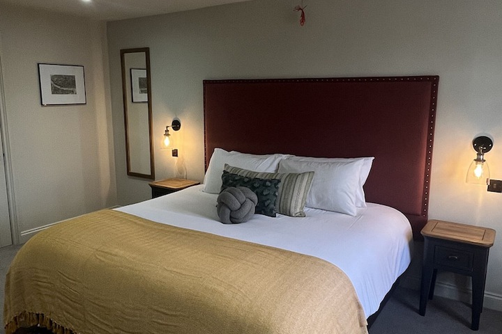 Room 4 of 24