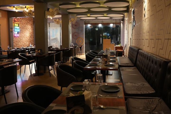 Dining 17 of 17