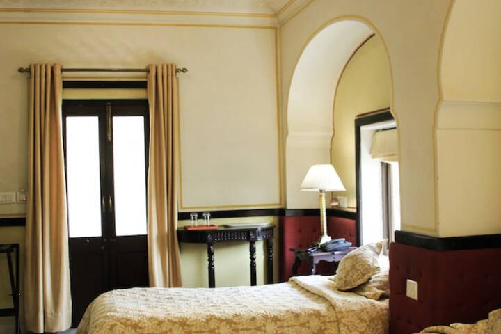 Room 40 of 98