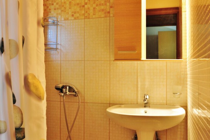 Room 14 of 63