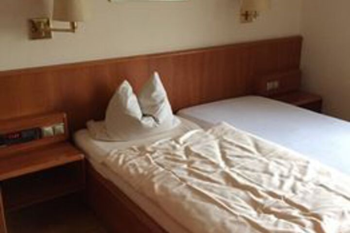 Room 17 of 26