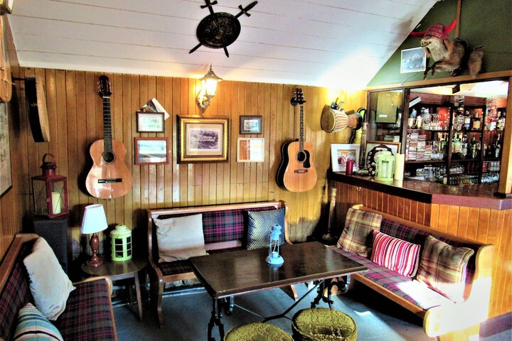 Lounge 19 of 25