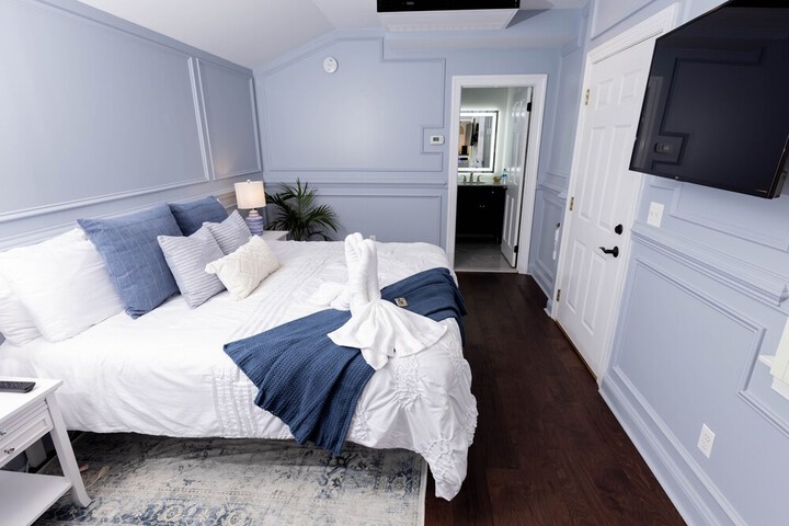 Room 33 of 53