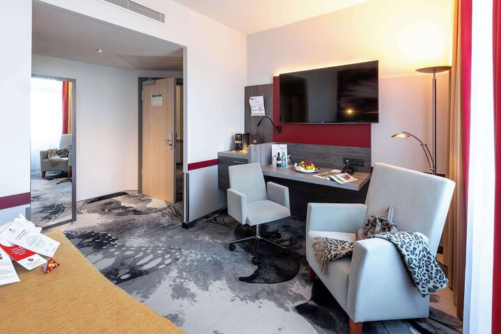 Room 6 of 117