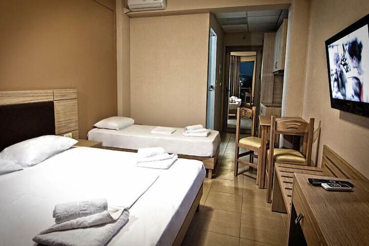 Room 4 of 28