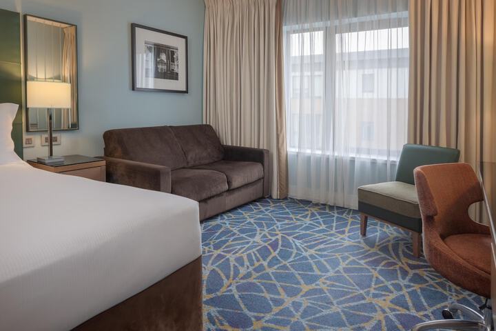 Room 33 of 108