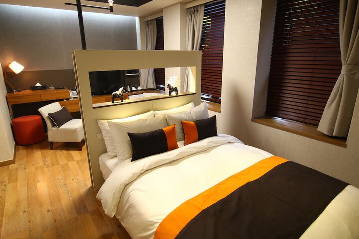 Room 22 of 49