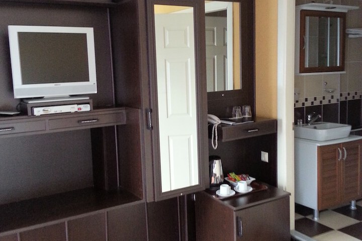Room 21 of 28