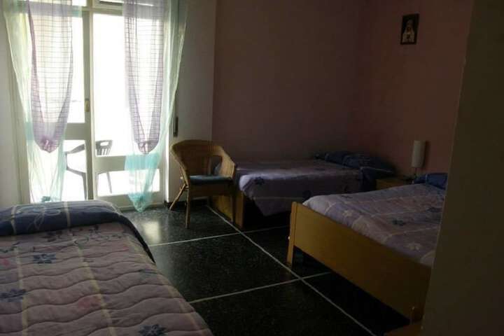 Room 4 of 7