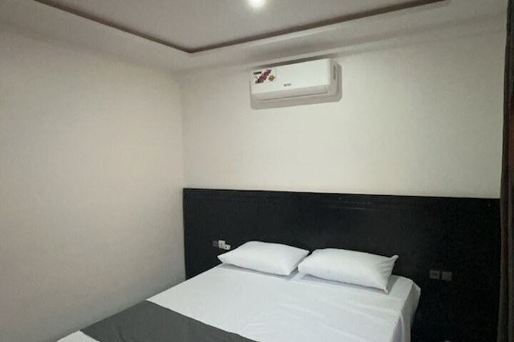 Room 6 of 9