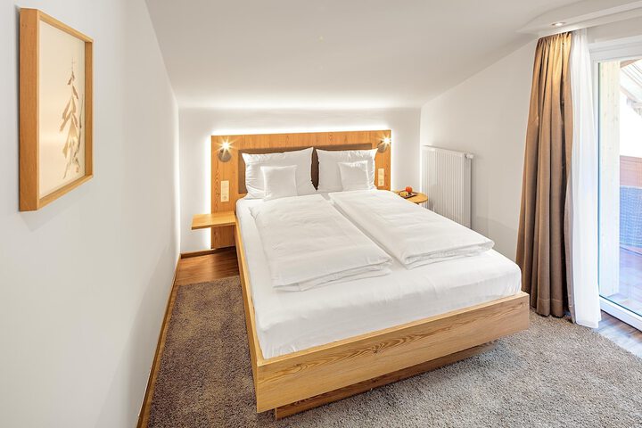 Room 12 of 90