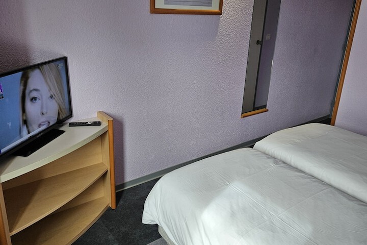 Room 25 of 63
