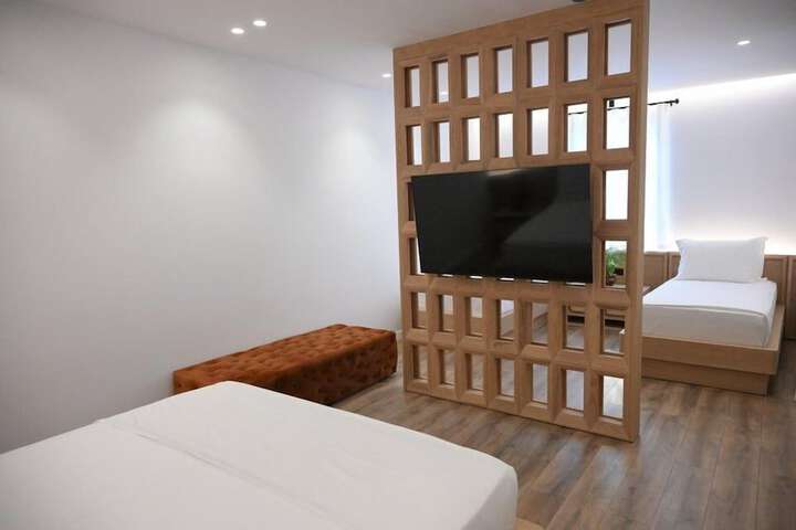 Room 9 of 44