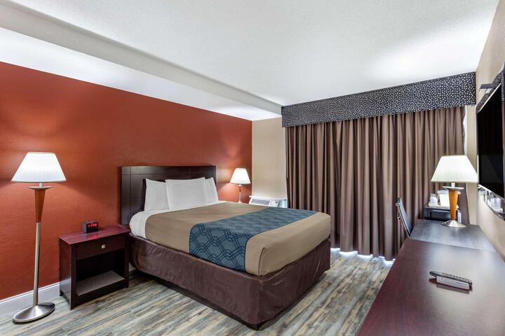 1 Queen Bed (26 of 26)