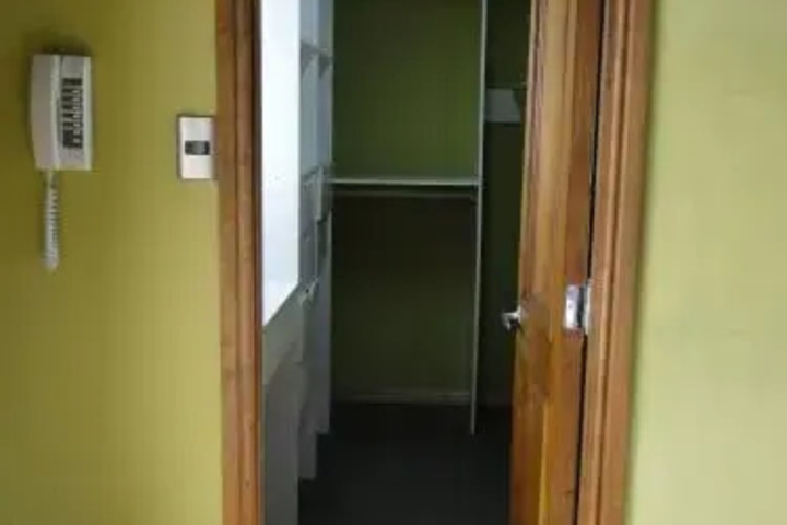 Room 10 of 14