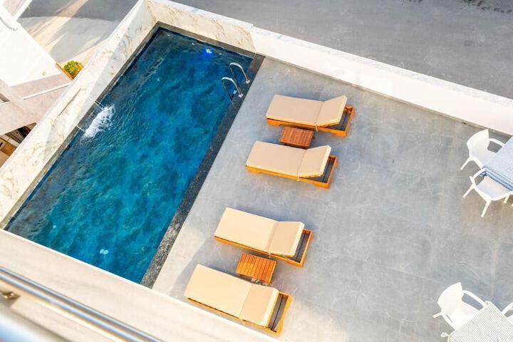 Pool 120 of 163
