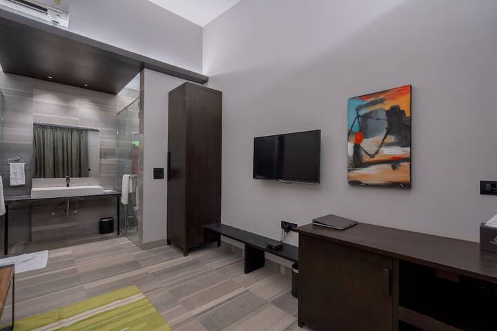Room 8 of 74