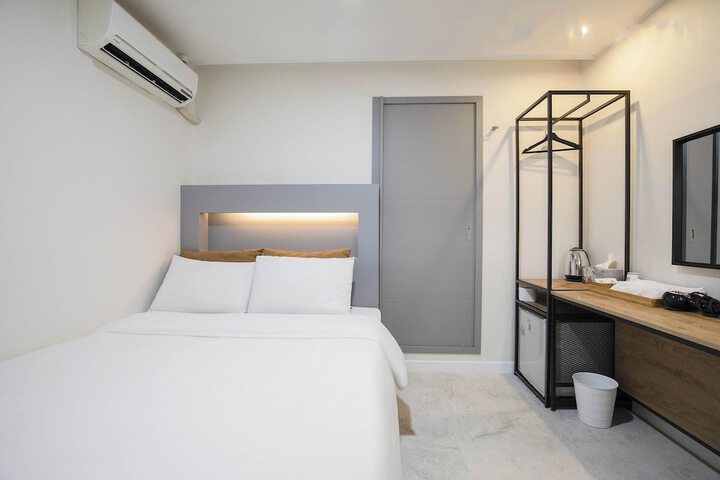 Room 26 of 82