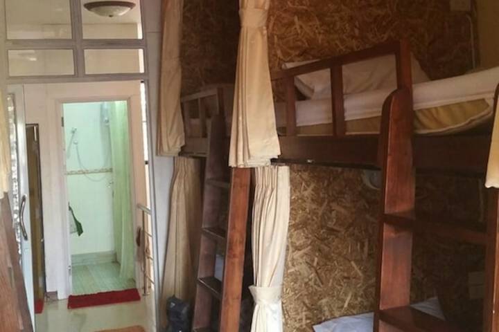 Room 4 of 27