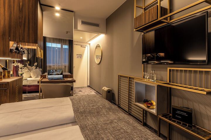 Room 16 of 71
