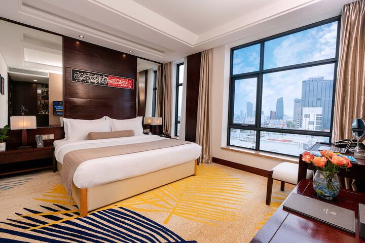Room 18 of 168
