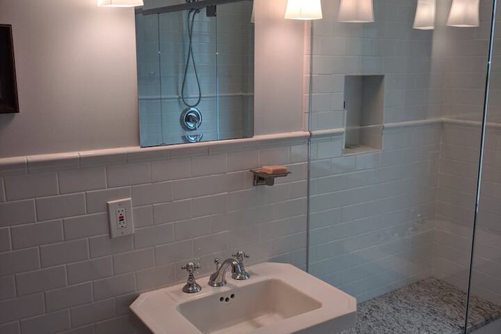 Virginia Highlands 752 by Homecomfortstay in Atlanta, GA
